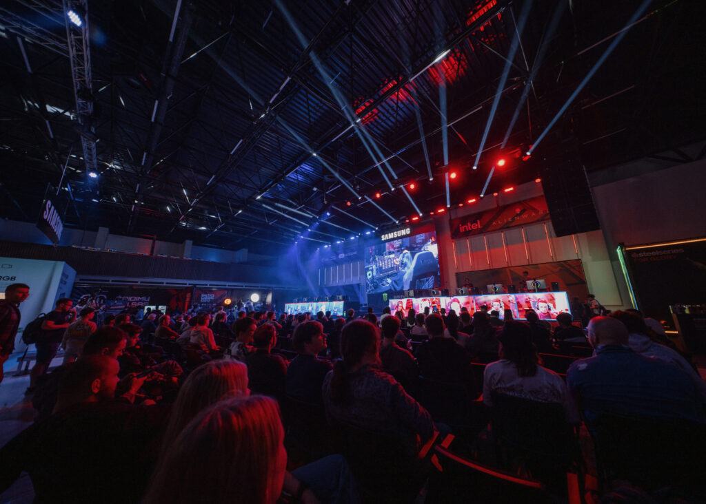 „Comic Con Baltics 2026 sponsored by Samsung“ prasidėjo: holivudo žvaigždės, žaidimų turnyrai ir įspūdingi K-pop bei cosplay pasirodymai