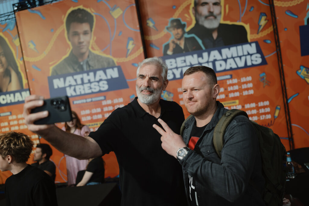 „Comic Con Baltics 2026 sponsored by Samsung“ prasidėjo: holivudo žvaigždės, žaidimų turnyrai ir įspūdingi K-pop bei cosplay pasirodymai